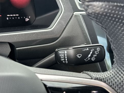 Certified 2023 Volkswagen Tiguan SE R-Line FWD image 32