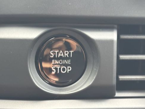 Used 2025 Nissan Pathfinder S FWD image 16