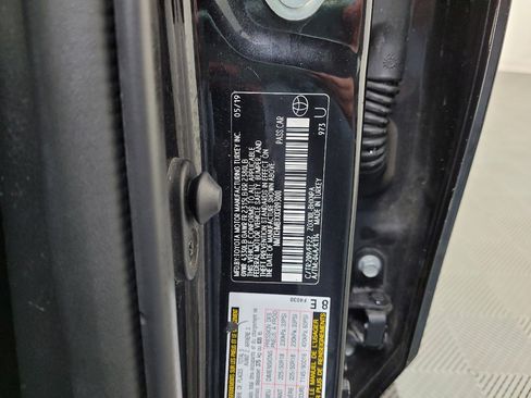 Used 2019 Toyota C-HR XLE image 33