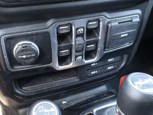 Used 2019 Jeep Wrangler Unlimited Sport AWD/4WD image 22