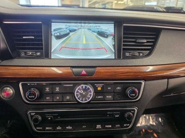 Used 2017 Kia Cadenza Premium w/ Luxury Package FWD image 19