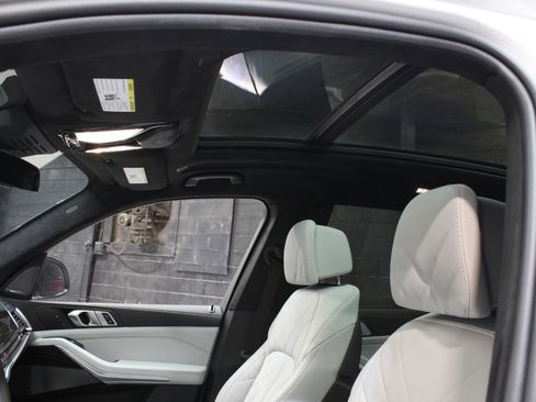 Used 2024 BMW X7 xDrive40i image 24