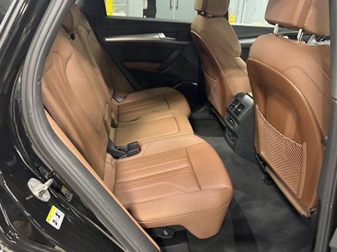 Used 2025 Audi Q5 2.0T Premium w/ Convenience Plus Package AWD/4WD image 33