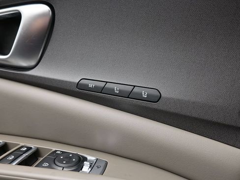 Used 2025 Kia Carnival EX FWD image 18