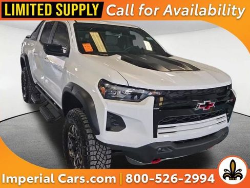 Used 2025 Chevrolet Colorado ZR2 w/ Technology Package AWD/4WD image 1