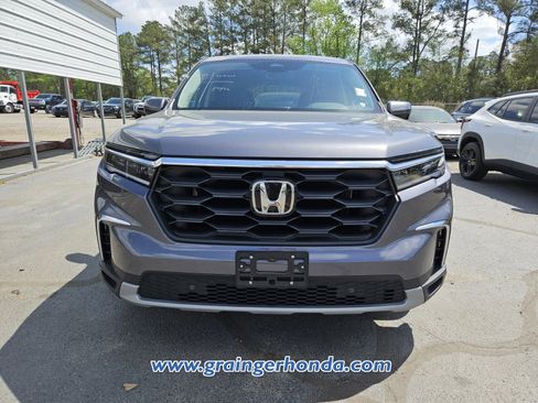 Used 2025 Honda Pilot EX-L image 3