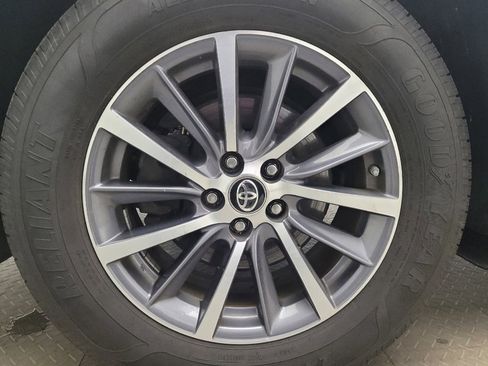 Used 2018 Toyota Highlander XLE image 31