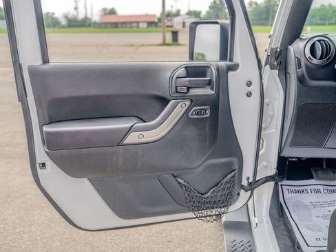 Used 2018 Jeep Wrangler Unlimited Sport S AWD/4WD image 10