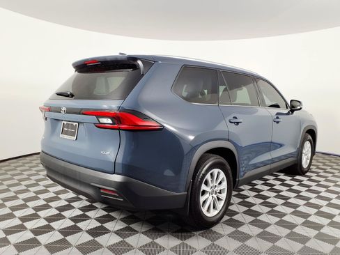 Used 2024 Toyota Grand Highlander AWD image 4