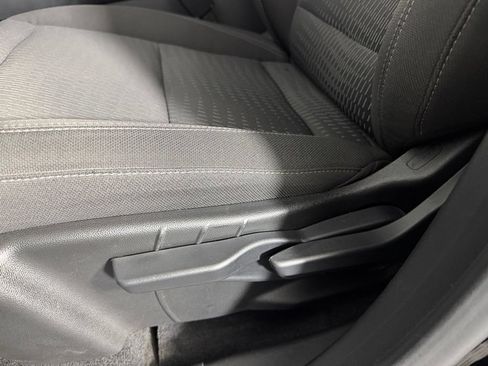 Used 2025 Chevrolet Equinox LT FWD image 24
