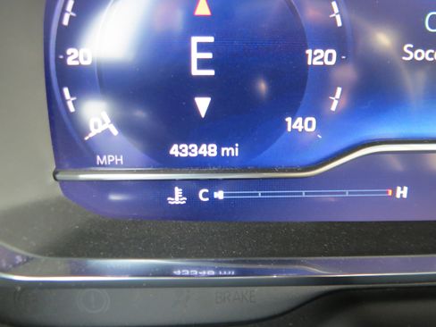 Certified 2024 Chevrolet Tahoe Premier w/ Premium Package 2 image 30