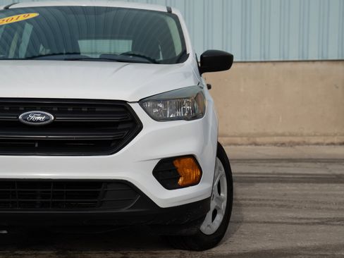 Used 2019 Ford Escape S image 2