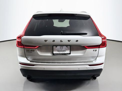 Used 2021 Volvo XC60 T5 Momentum w/ Premium Package FWD image 7