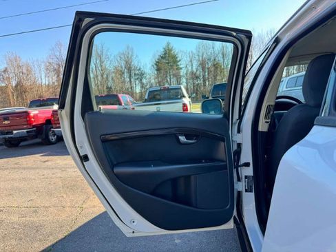 Used 2008 Volvo XC70 3.2 image 11