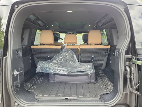 New 2026 Land Rover Defender 110 X-Dynamic SE AWD/4WD image 13