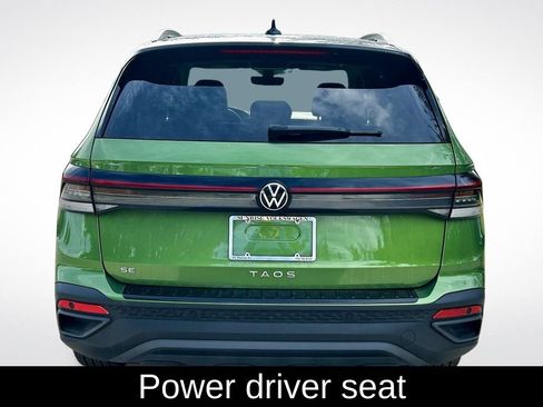 Certified 2025 Volkswagen Taos SE image 6