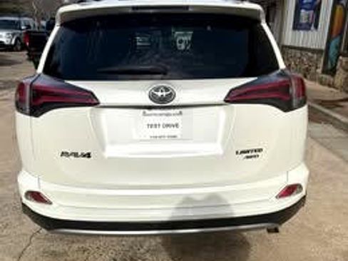 Used 2018 Toyota RAV4 Limited image 5