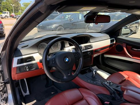 Used 2011 BMW M3 Convertible RWD image 7