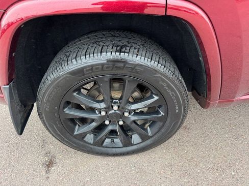Used 2022 Jeep Grand Cherokee Laredo X AWD/4WD image 28