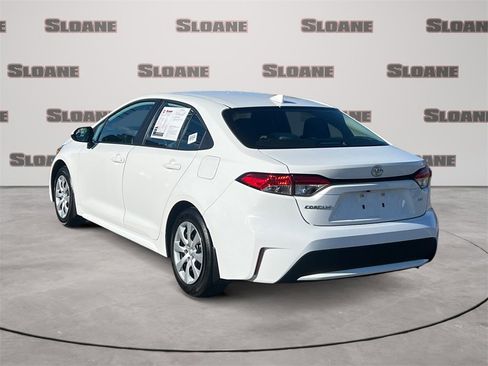 Certified 2022 Toyota Corolla LE image 3