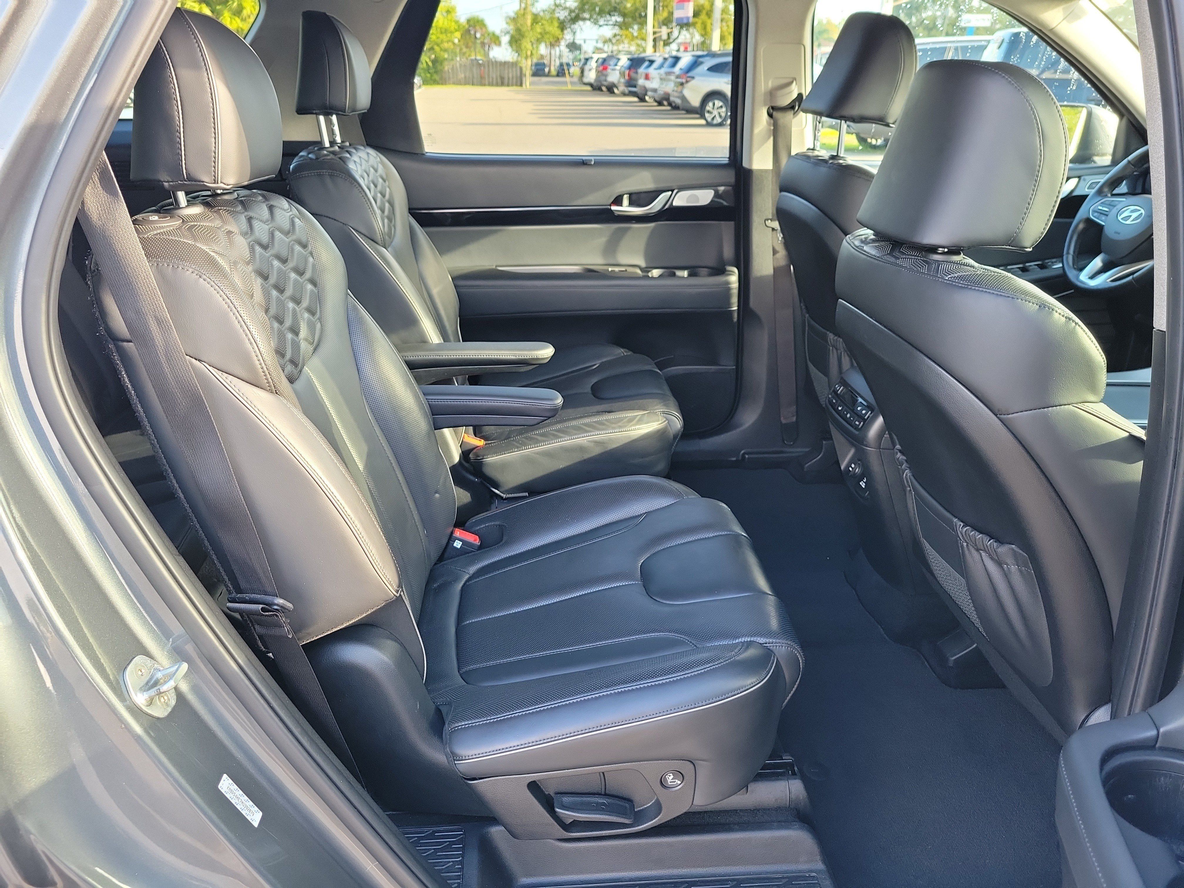 Used 2022 Hyundai Palisade Limited w/ Cargo Package FWD image 12