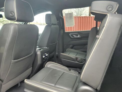 Used 2023 GMC Yukon XL SLT AWD/4WD image 16