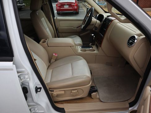 Used 2006 Ford Explorer Eddie Bauer RWD image 18