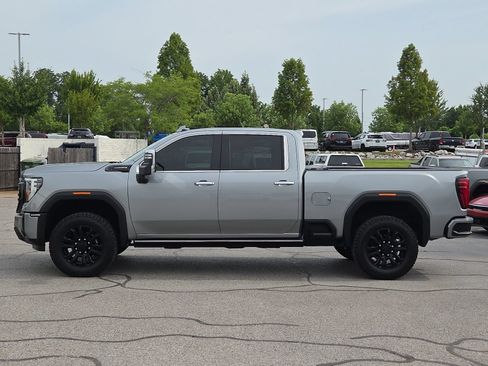 Used 2025 GMC Sierra 3500 Denali Ultimate AWD/4WD image 2