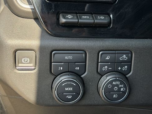 Used 2024 Chevrolet Silverado 1500 LTZ w/ Technology Package AWD/4WD image 27