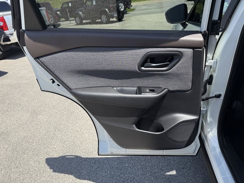 Used 2023 Nissan Rogue S AWD/4WD image 29
