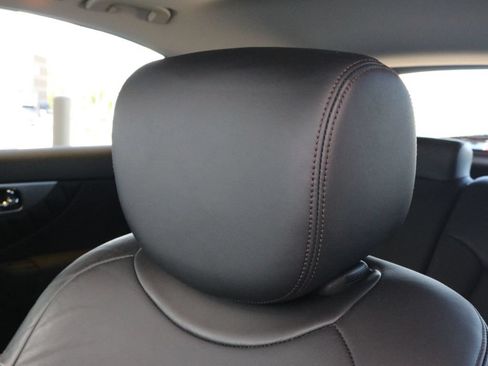 Used 2017 INFINITI QX70 AWD w/ Premium Package image 29
