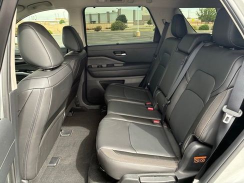 Certified 2025 Nissan Pathfinder SL w/ Black Appearance Package AWD/4WD image 13