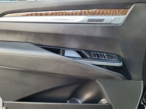 Used 2025 Cadillac Escalade ESV Premium Luxury Platinum image 18