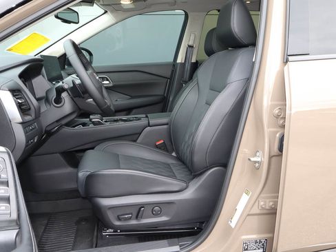 Used 2025 Nissan Rogue Platinum w/ Platinum Premium Package AWD/4WD image 7