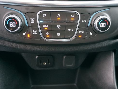 Used 2019 Chevrolet Traverse LT w/ LT Premium Package AWD/4WD image 22
