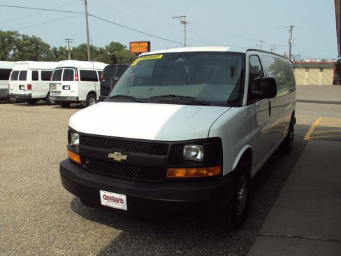 Used 2011 Chevrolet Express 3500 Extended w/ Power Package RWD image 4