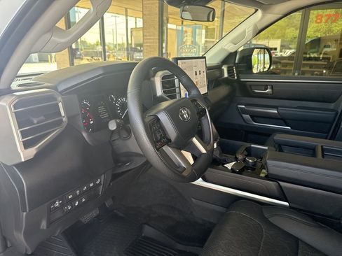 Used 2022 Toyota Tundra SR5 w/ SR5 Premium Package RWD image 9