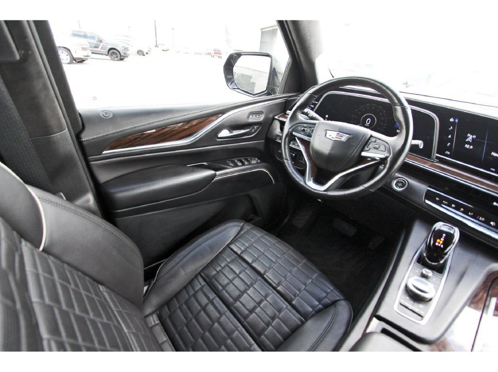 Certified 2023 Cadillac Escalade Sport Platinum w/ LPO, ONYX Package AWD/4WD image 8