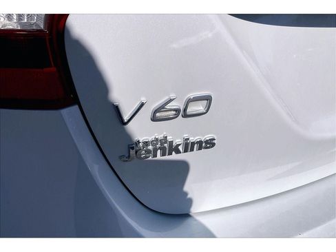 Used 2016 Volvo V60 T5 Cross Country w/ Convenience Package image 32