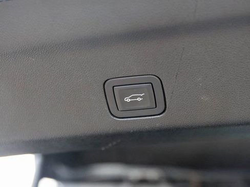 Used 2025 Chevrolet Tahoe LT image 9