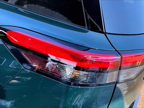 Used 2025 Nissan Pathfinder Platinum w/ Cargo Package image 27