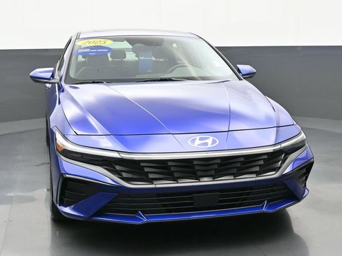 Certified 2025 Hyundai Elantra SEL image 8