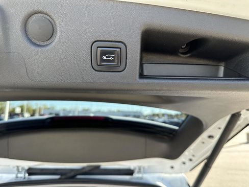 Used 2022 Chevrolet Equinox Premier image 10