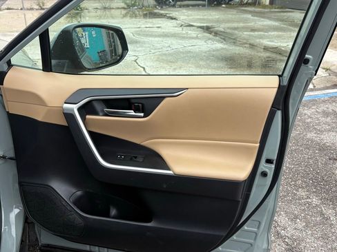 Used 2020 Toyota RAV4 XLE w/ Convenience Package image 18