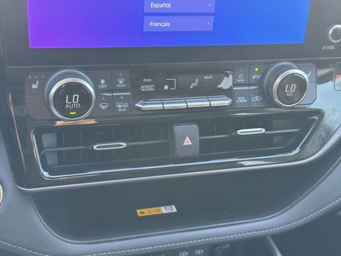 Used 2023 Toyota Highlander XLE FWD image 18