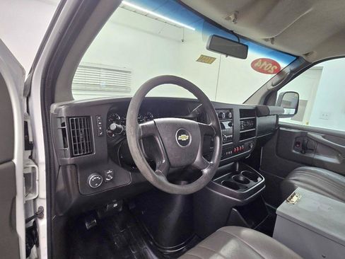 Used 2014 Chevrolet Express 2500 RWD image 10