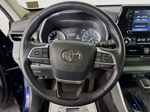 Used 2022 Toyota Highlander XLE AWD/4WD image 13
