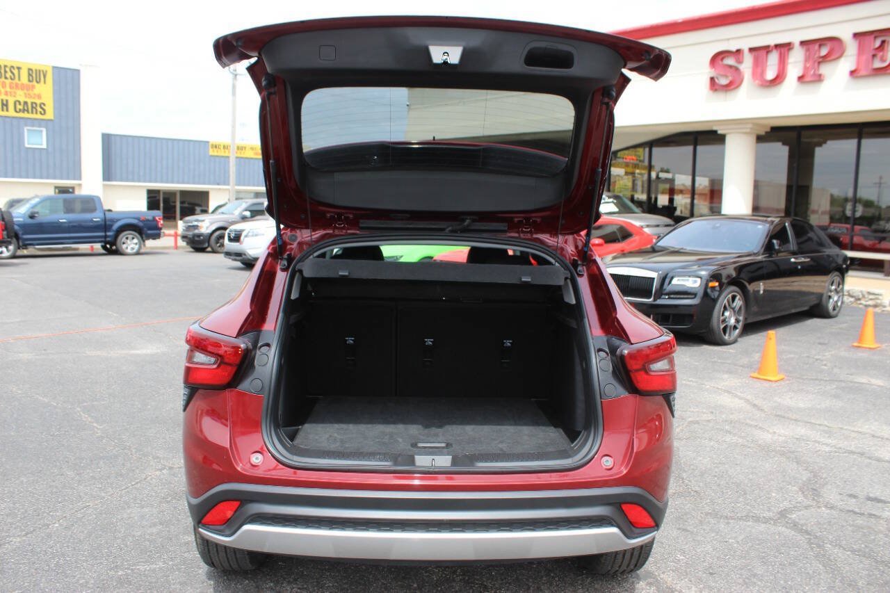 Used 2025 Chevrolet Trax LT FWD image 13
