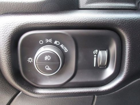 Used 2024 RAM 2500 Big Horn w/ Bed Utility Group image 33