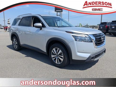 Used 2025 Nissan Pathfinder SL FWD image 1